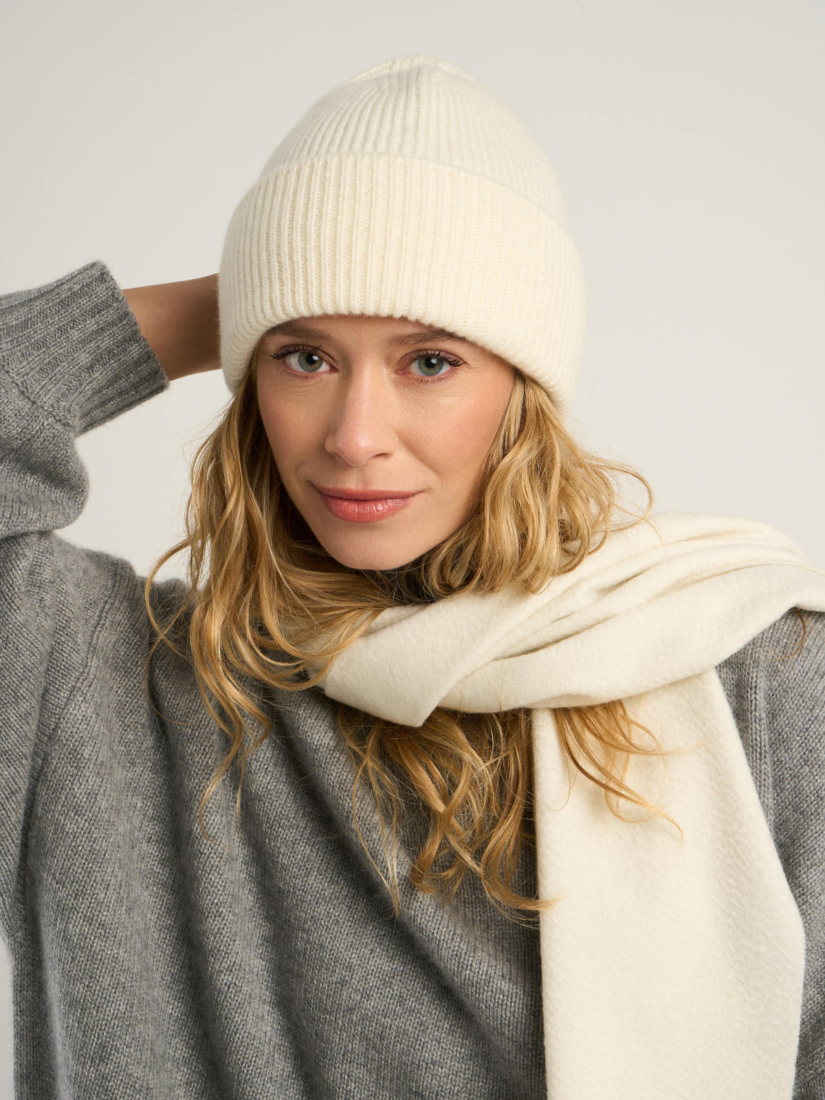 Bonnet côtelé mixte, en cachemire blanc  – vue de face