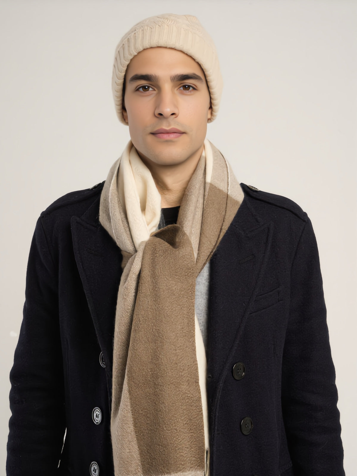 Bonnet torsadé mixte, en cachemire beige  – vue de face