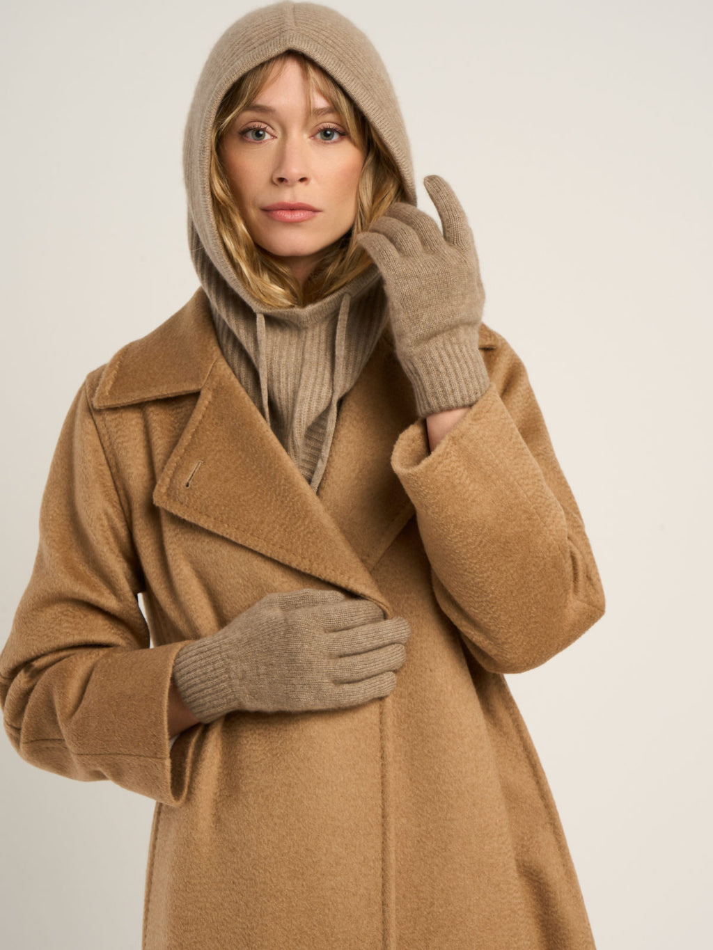 Cagoule côtelée mixte, en cachemire marron  – vue de face