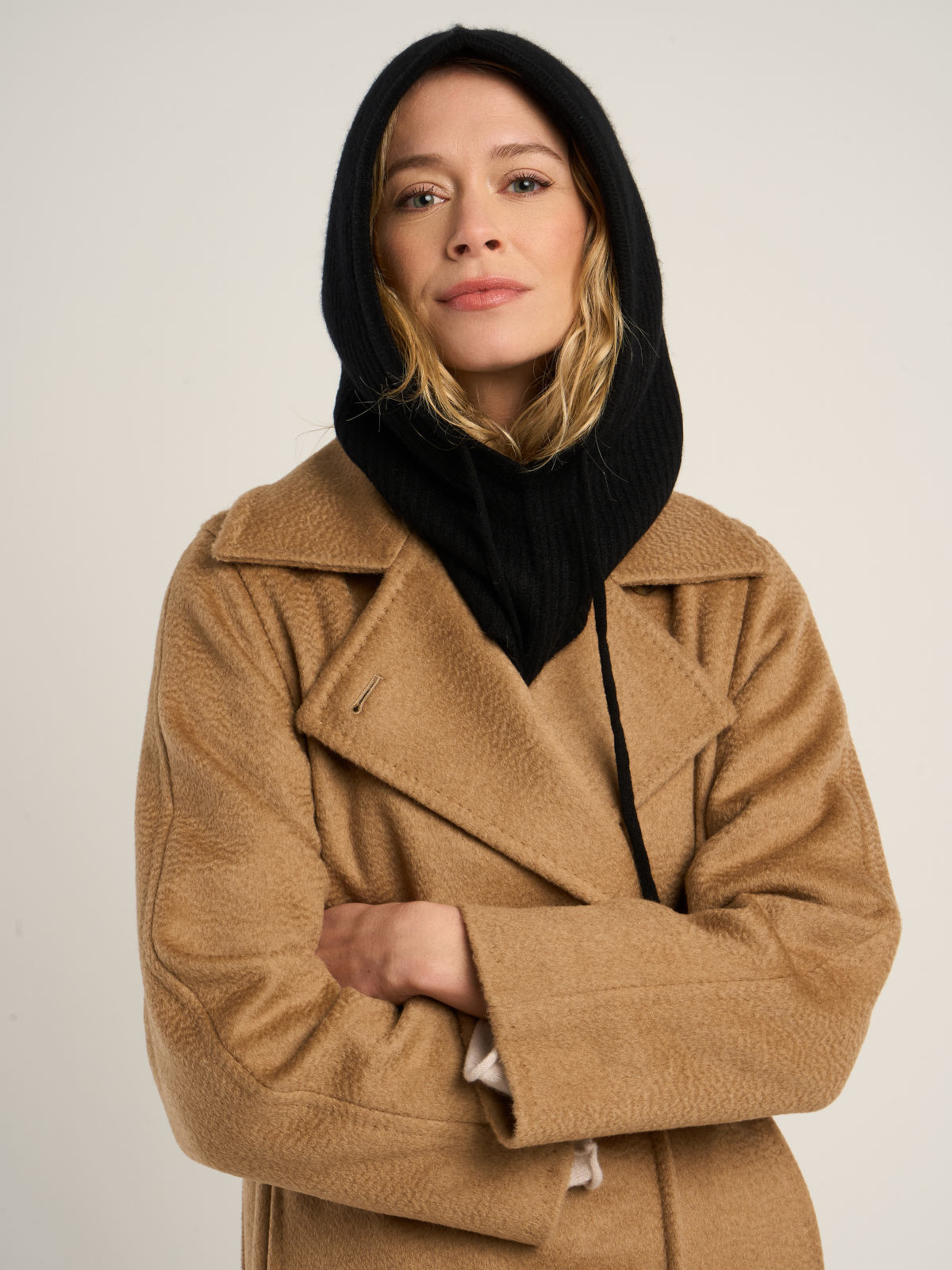 Cagoule côtelée mixte, en cachemire noir  – vue de face