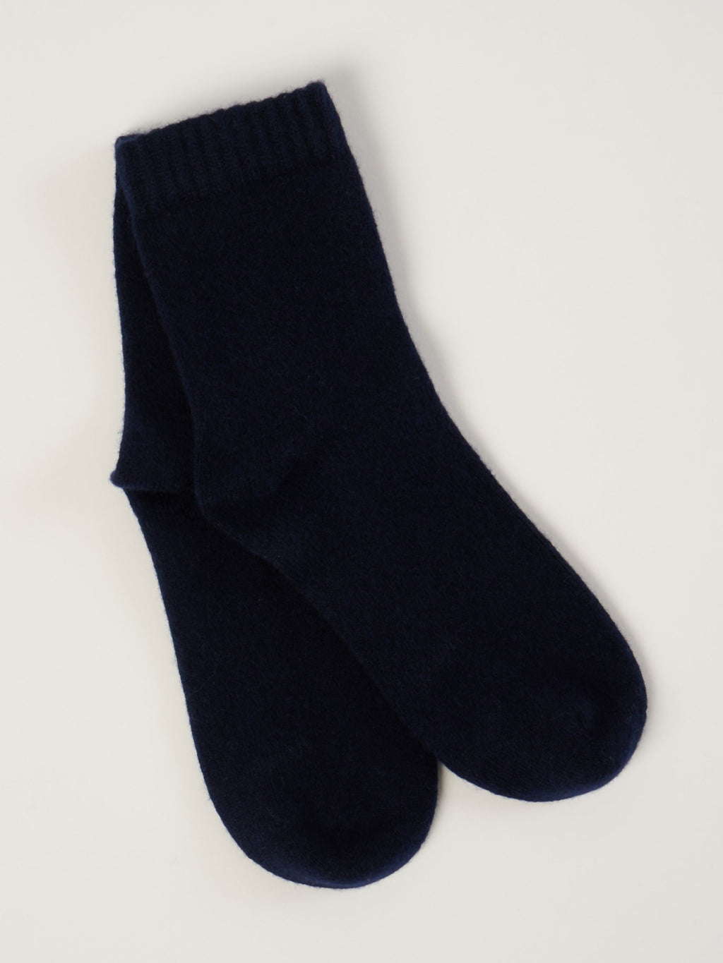 Chaussettes mi-hautes pour femme, en cachemire marine  – vue de dessus