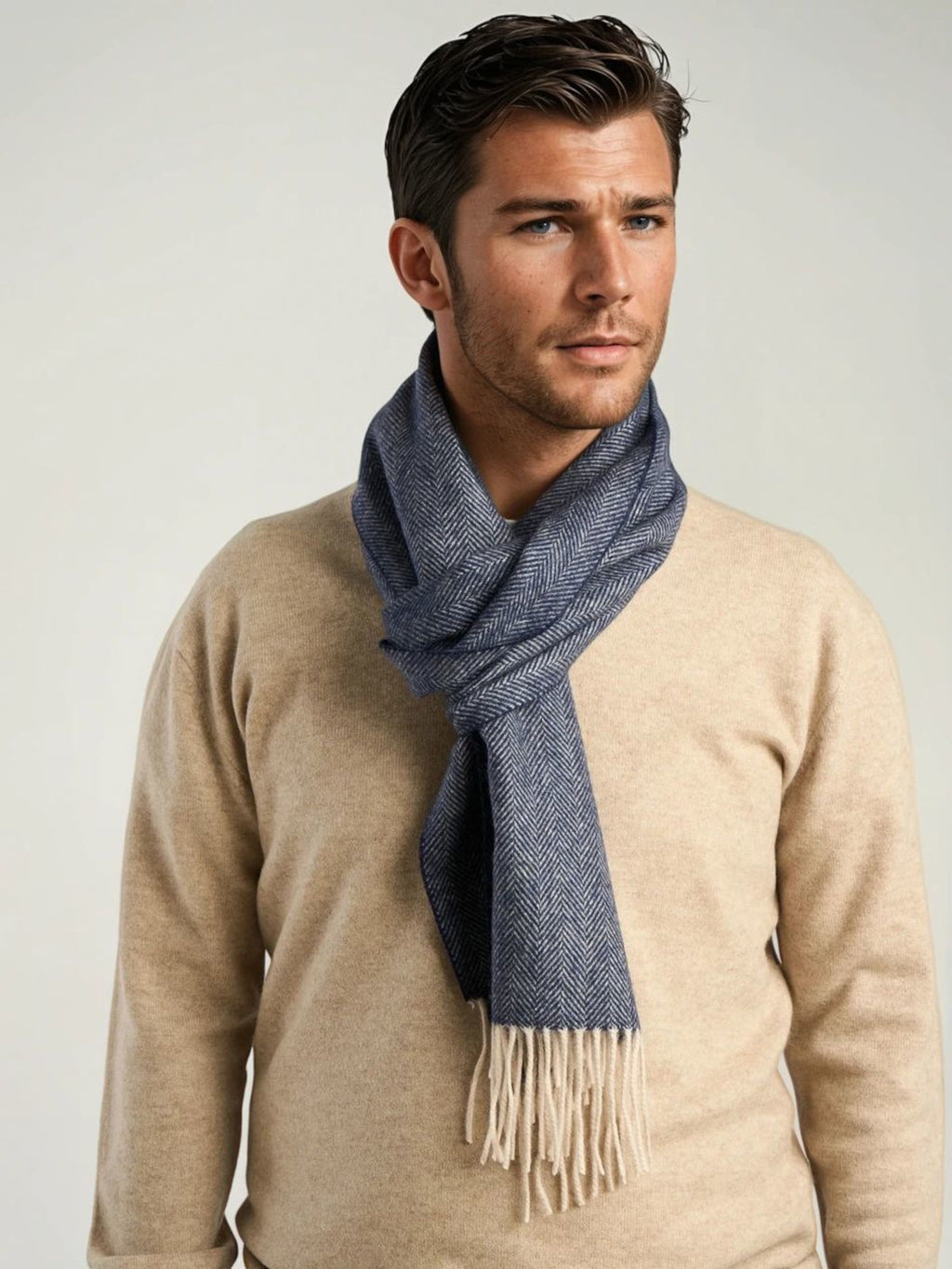 Echarpe chevrons mixte, en cachemire bleu  – vue de face
