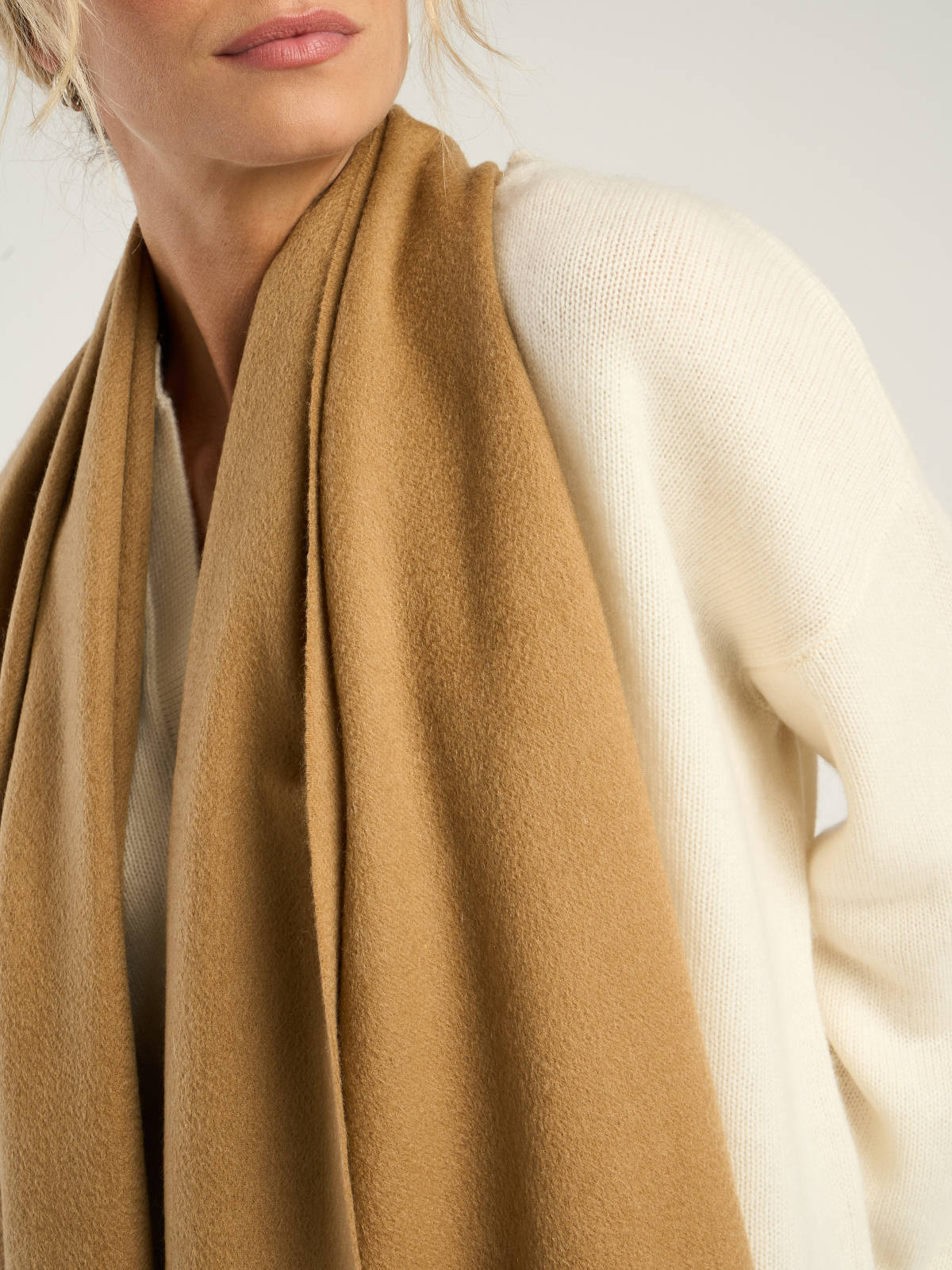 Echarpe classique mixte, en cachemire camel  – vue de face