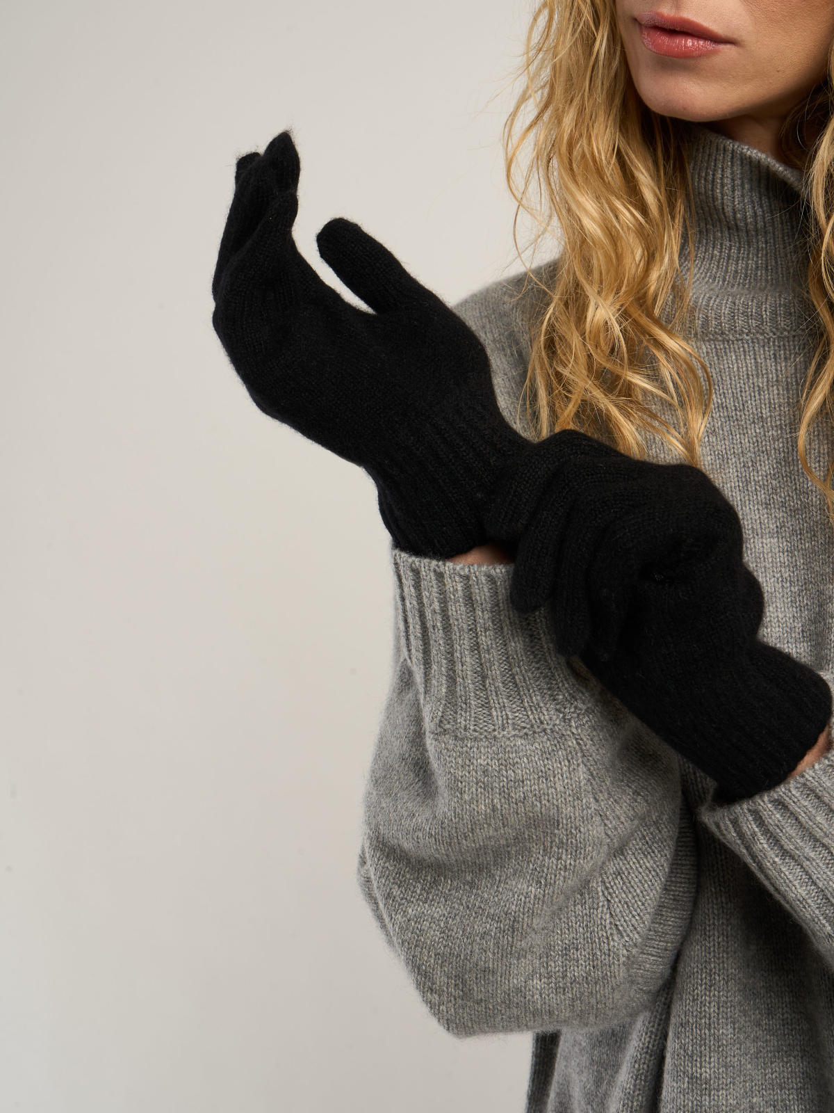 Gants classiques pour femme, en cachemire noir  – vue de détail