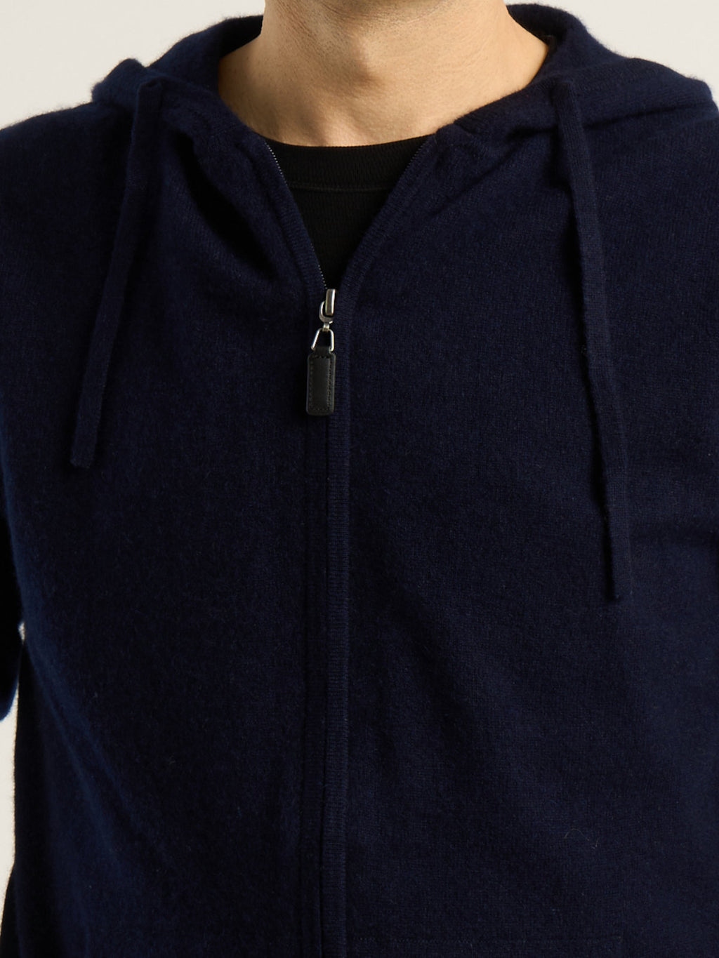 Gilet à capuche pour homme, en cachemire marine  – vue de détail