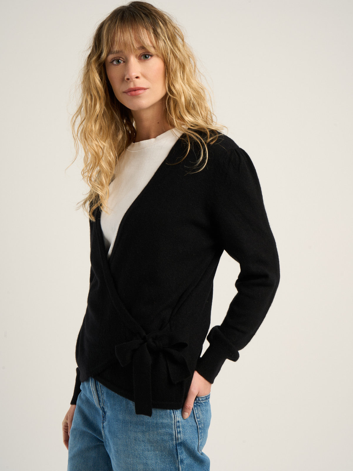 Gilet cache cœur pour femme, en cachemire noir  – vue de côté