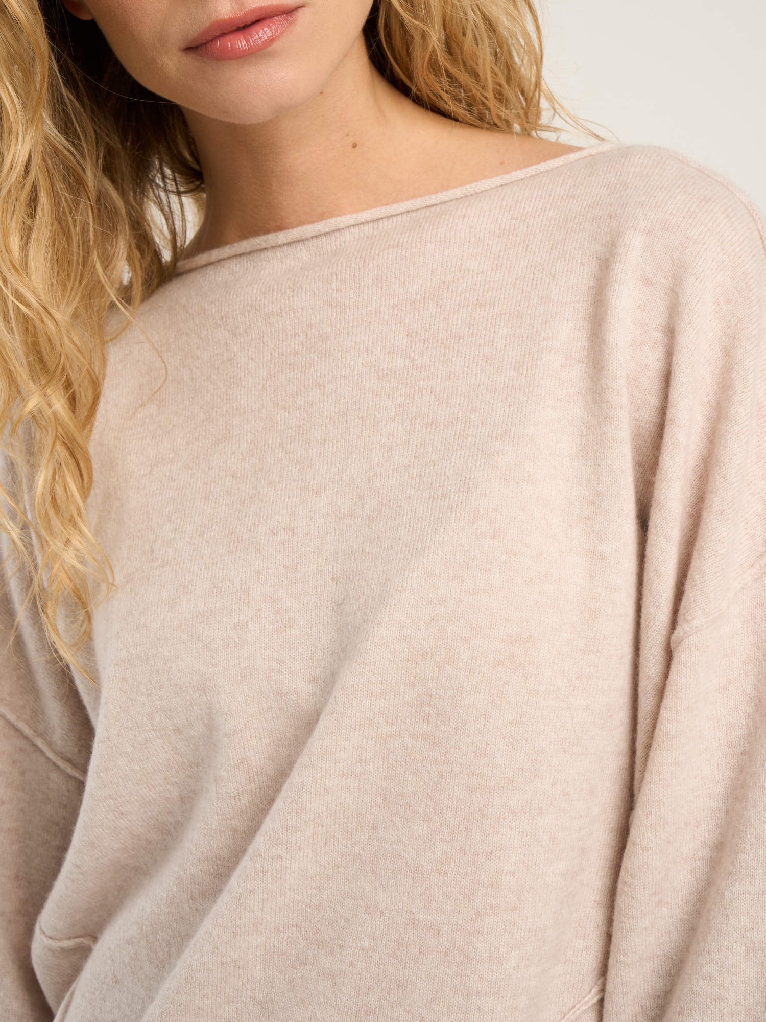Pull col bateau pour femme, en cachemire beige  – vue de détail