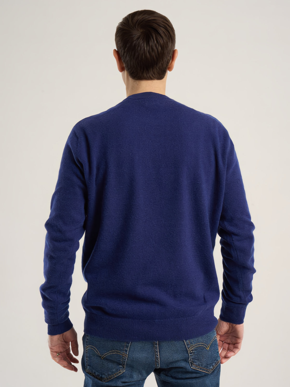 Pull col rond pour homme, en cachemire bleu royal  – vue de dos