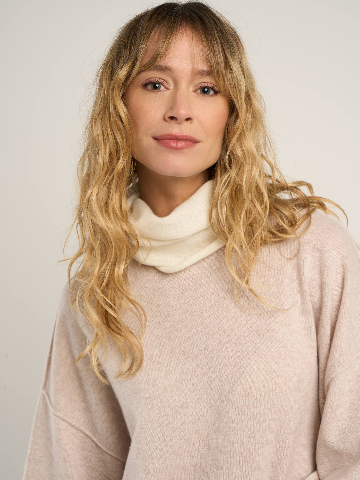 Tour de cou snood pour femme, en cachemire blanc  – vue de détail