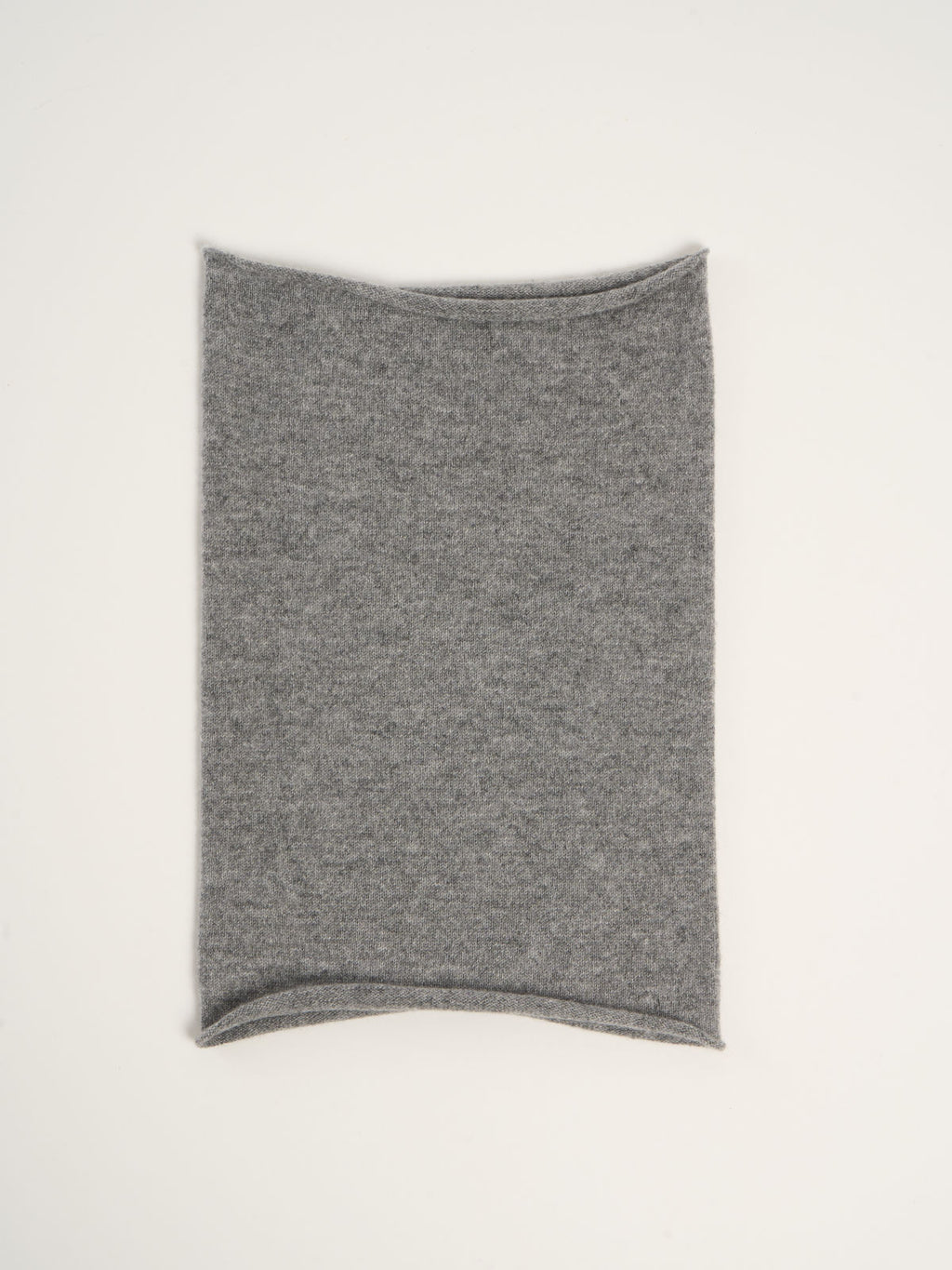 Tour de cou snood pour femme, en cachemire gris moyen  – vue de dessus