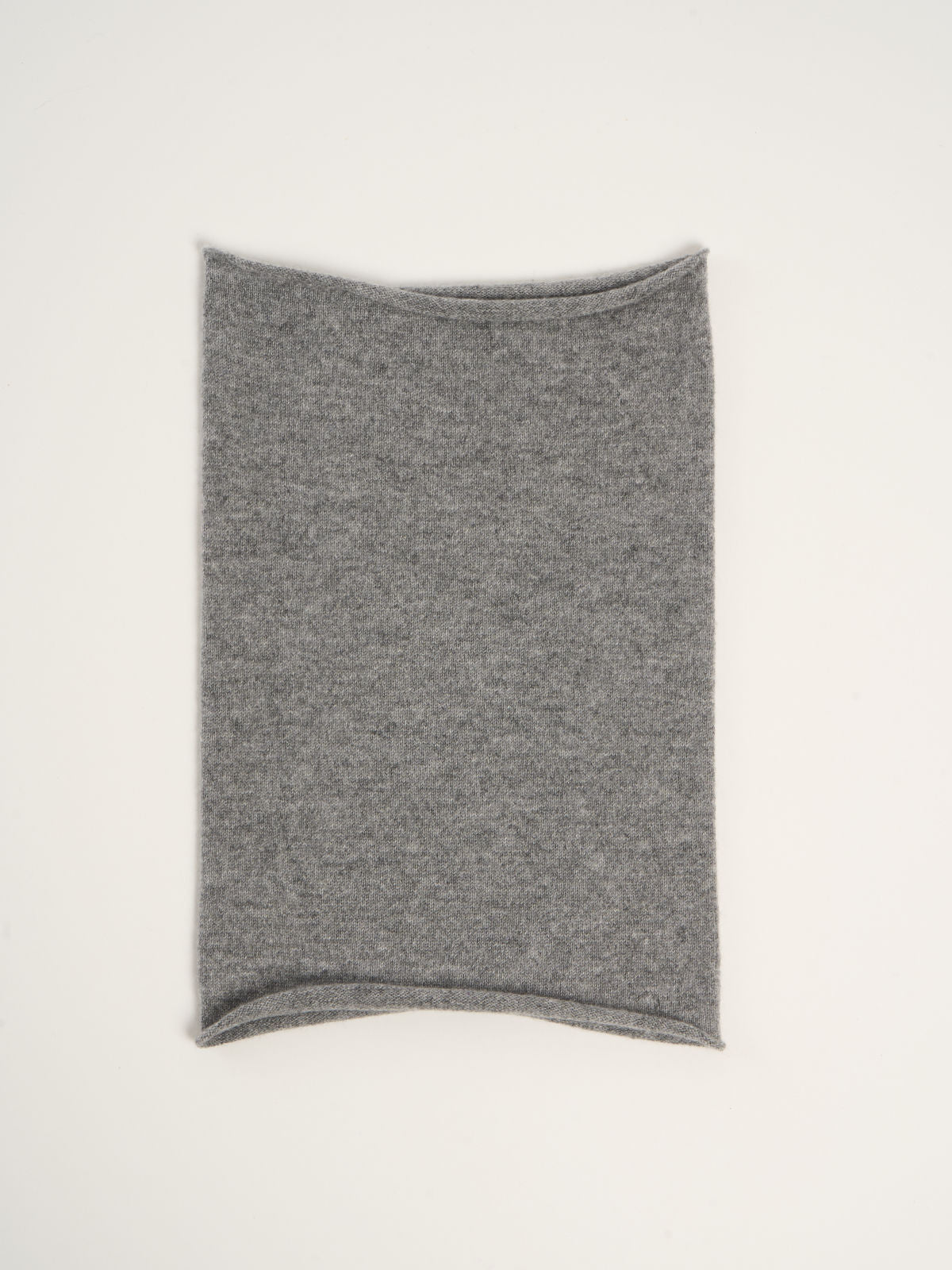Tour de cou snood pour femme, en cachemire gris moyen  – vue de dessus
